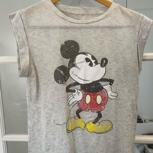 10/$20 Disney ladies T-shirt  A4